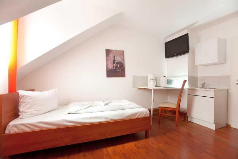 Hotel Jasmin Pforzheim Bagian luar foto
