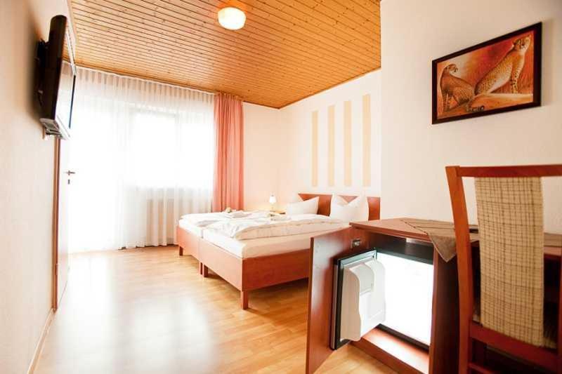 Hotel Jasmin Pforzheim Ruang foto