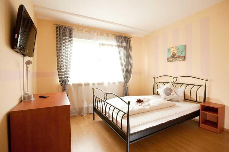 Hotel Jasmin Pforzheim Ruang foto